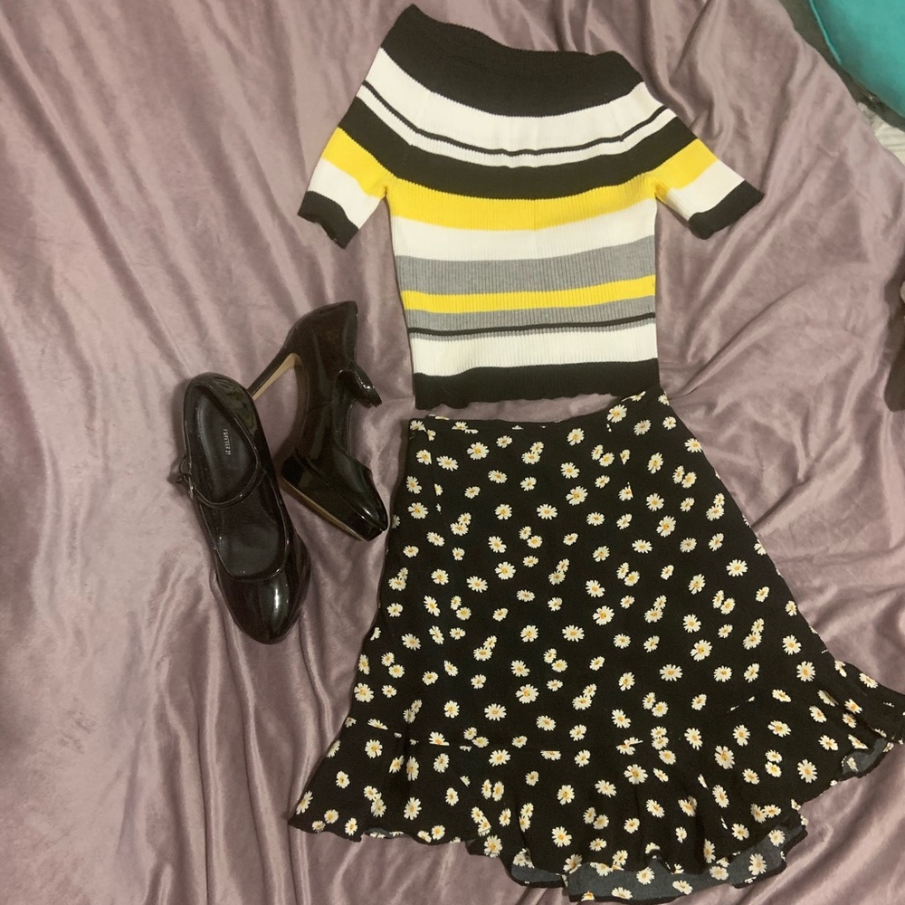 daisy skirt w/ off shoulder striped crop top
